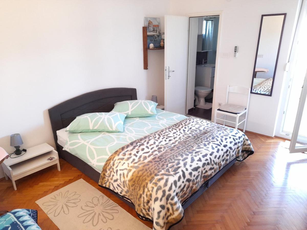 Perica Apartment And Perica Room With Separate Entrance Zadar Dış mekan fotoğraf