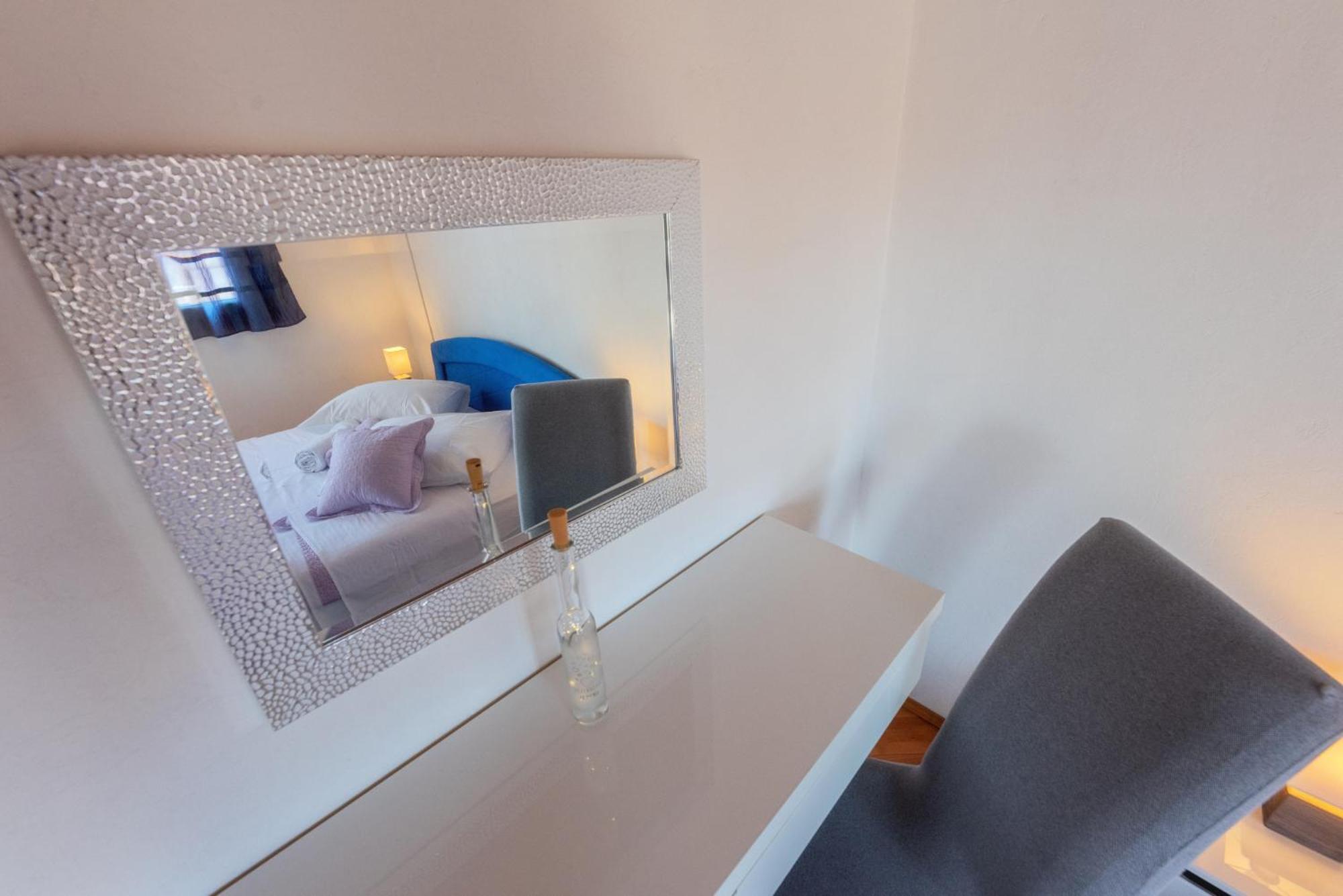Perica Apartment And Perica Room With Separate Entrance Zadar Dış mekan fotoğraf