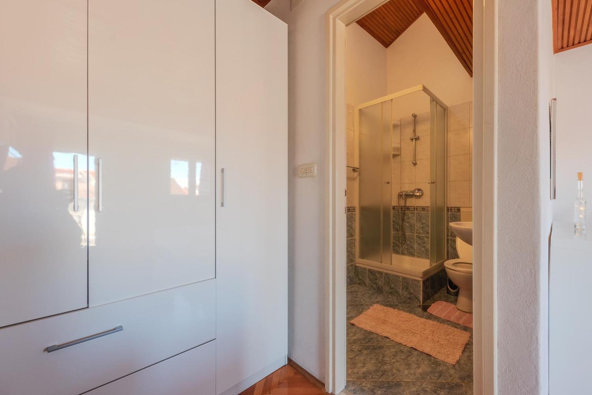 Perica Apartment And Perica Room With Separate Entrance Zadar Dış mekan fotoğraf