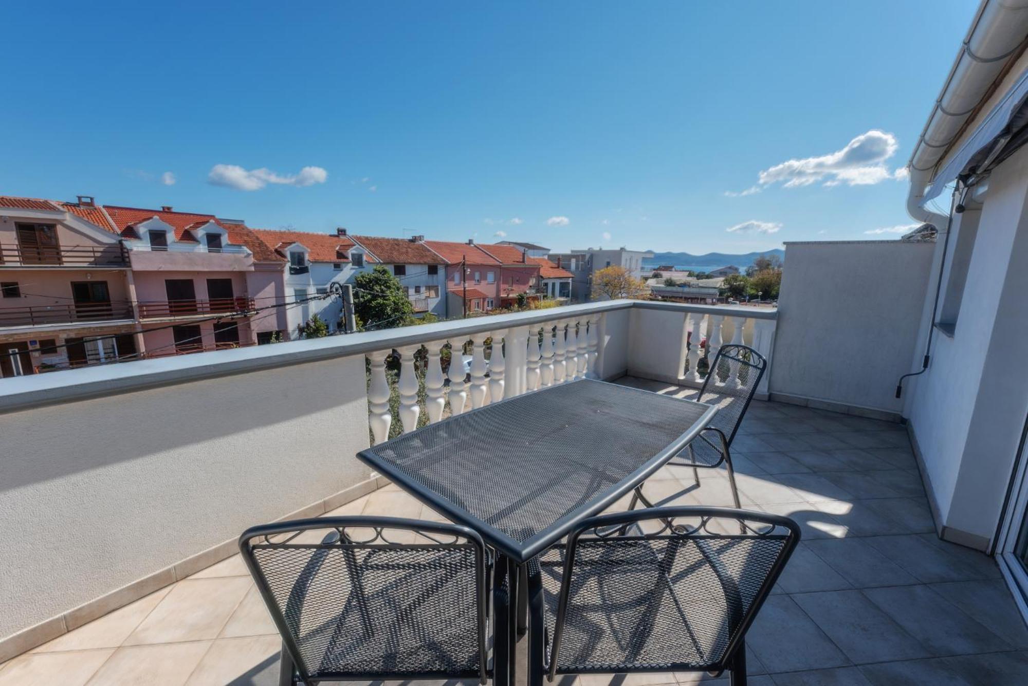 Perica Apartment And Perica Room With Separate Entrance Zadar Dış mekan fotoğraf